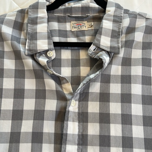 Faherty Men’s Gray Checkered Button Down - Like New (XL) - Picture 5 of 5